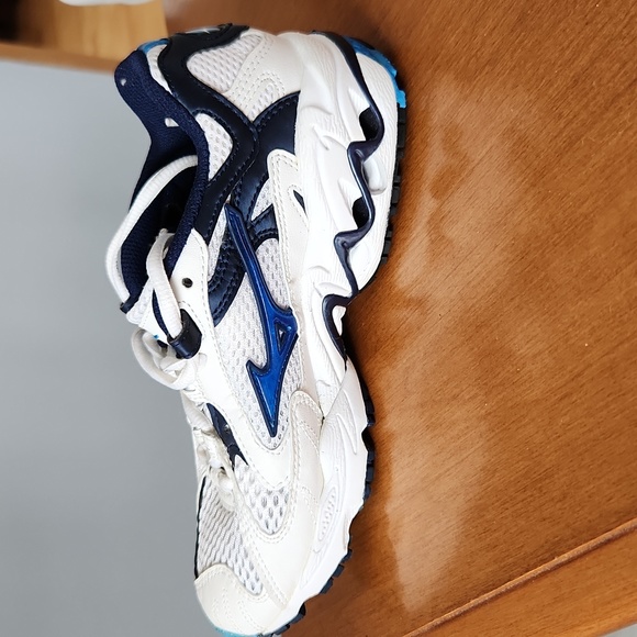 NWOT, Mizuno X10, ladies running shoes, size US 6 - Picture 10 of 12